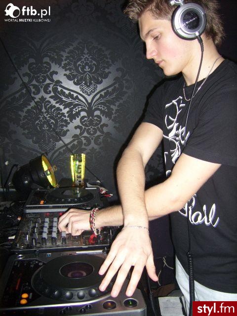 ;D. hmmm ;d
kocham muzyke elektroniczna ;) - Misz-masz