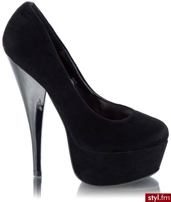 DeeZee w stylu Lady Gagi. Pobrano ze strony: http://www.facebook.com/photo.php?fbid=10150797396865387&set=a.10150797396605387.736006.286269055386&type=1&theater - Misz-masz