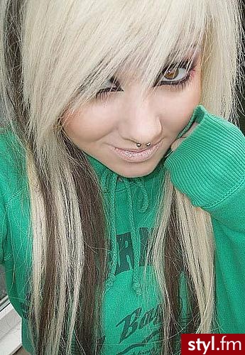 Jeśli jest już to zdjęcie to na dowód wyślij LINK ale zobacz pierw na datę ! jeśli ty masz krócej to ty usuń ... - EMO Alternatywne Średnie Fryzury