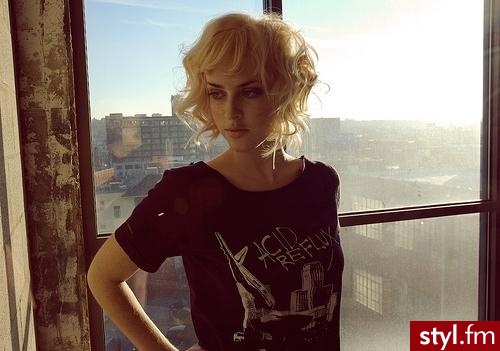 Blond Rozpuszczone Proste Na co dzień Średnie Fryzury