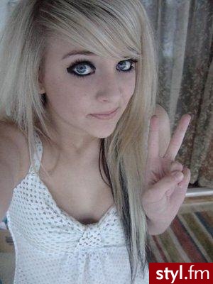 Blon emo hair.. Jakas tam emo blondynka ;d - EMO Alternatywne Średnie Fryzury