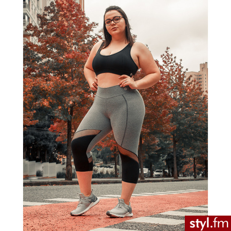 Biustonosz Laurene ma nieusztywniany kształt. Wykonany z pięknego haftu i  zabawnymi kolorowymi akcentami.
https://laurene.pl/collections/biustonosze-damskie - Biustonosze Bielizna Moda