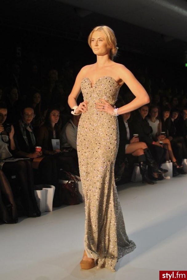 Sukienki Moda