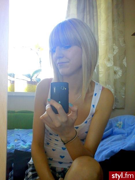 - Blond Rozpuszczone Proste z grzywką Na co dzień Średnie Fryzury