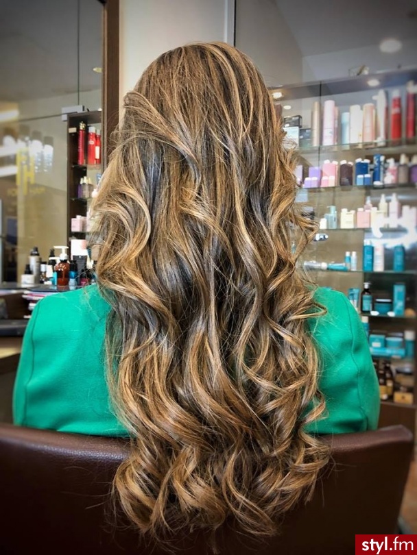 fryzjer warszawa sombre z Olaplex salon for hair  - Blond Rozpuszczone Kręcone Wieczorowe Długie Fryzury