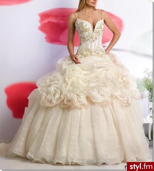 hmmm jeżeli jest to usunę:) link poproszę przedtem^^ - Suknie ślubne Ślub Moda