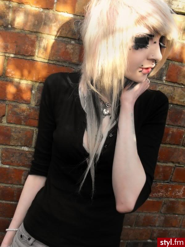 (\",) - EMO Alternatywne Średnie Fryzury