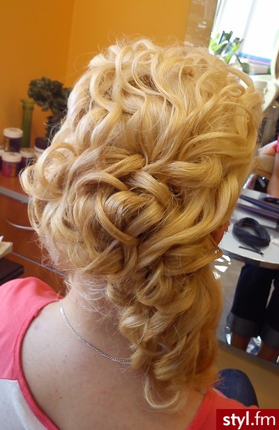 Blond Upięcie Kręcone Ślubne Średnie Fryzury