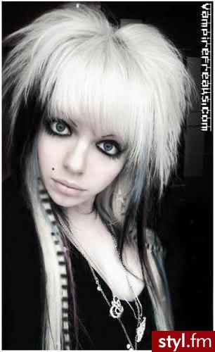 Jeśli zdjęcie już jest w galerii podaj link to usunę ;) - EMO Alternatywne Średnie Fryzury