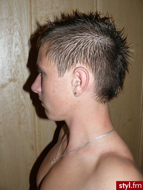 Fryz robiony przez kumpla xD Pozdro dla niego :) - Punk Rock Alternatywne Średnie Fryzury