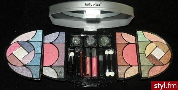 paleta cieni ruby rose. używam od ponad roku, są rewelacyjne!! polecam!
+ za śliczne opakowanie;) tu jest srebrne ale ja mam złote - Makijaże