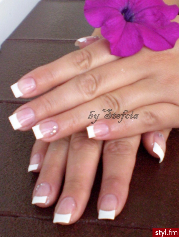 moj pierwszy french na szblonie;). źródło : http://nailsofdreams.blog.onet.pl/ - Paznokcie