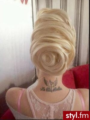 Blond Upięcie Proste Wieczorowe Średnie Fryzury