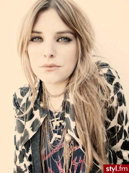 Juliet Simms. Juliet Simms - Długie Fryzury