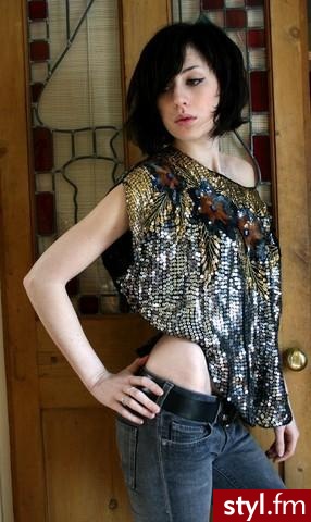 Jeżeli zdjęcie znajduje się już w galerii poproszę o link - Moda uliczna Inne Moda