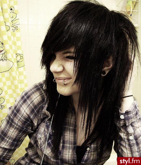 to nie moja fotka ^^ jeżeli to zdjecie znajduje sie juz w galerii prosze napisac, to usune xd - EMO Alternatywne Średnie Fryzury
