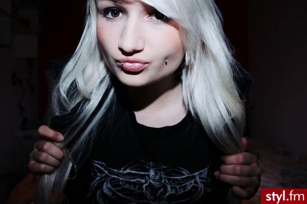 jak się ona nazywa? - Blond Punk Rock Alternatywne Średnie Fryzury