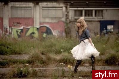 Jeżeli zdjęcie znajduje się już w galerii poproszę o link - Moda uliczna Inne Moda