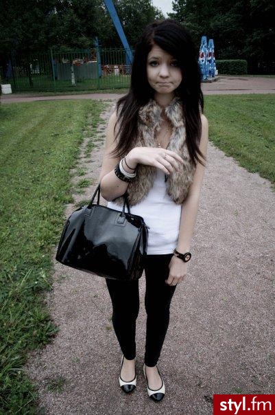 Te futerko można kupić w orsay za 89 zł jak by coś ;D - Moda uliczna Inne Moda