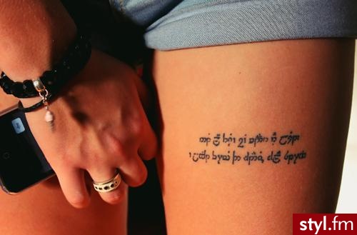 Not all those who wander are lost. A light from the shadows shall spring. - Tatuaże