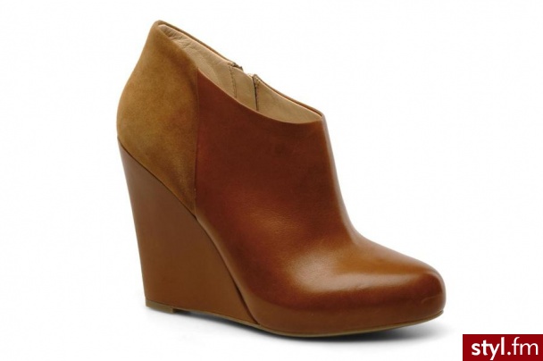 Guess PÓŁBUTY I BOTKI DAWSYN BY (Brązowy) - Botki Buty Moda