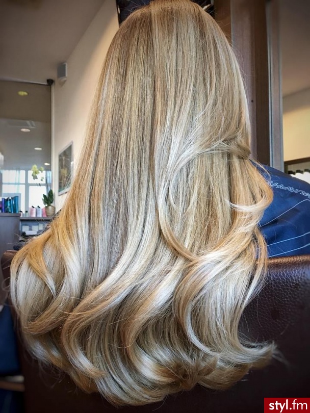fryzjer  olaplex warszawa  - Blond Rozpuszczone Proste Na co dzień Długie Fryzury