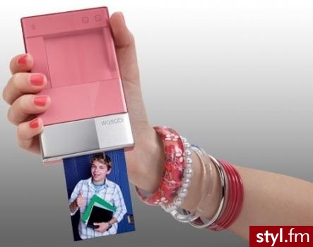 Kieszonkowa drukarka 
Marka Dell stworzyła nową kieszonkową drukarkę. 
Drukarka, Wasabi PZ310 ma niewielkie rozmiary, więc idealna jest na podróże czy imprezy. W ciągu zaledwie kilku minut wydrukuje nam co tylko chcemy. - Gadżety Inne Moda