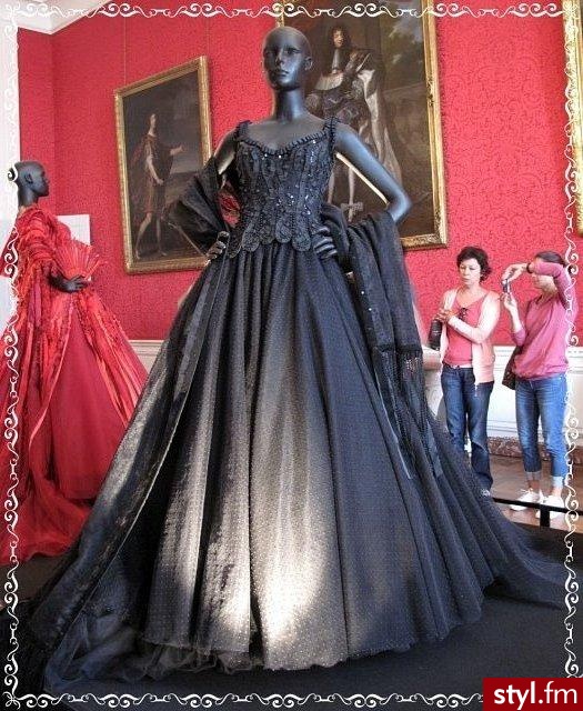 Chodzi o suknię ale nie o ślubną. - Suknie ślubne Ślub Moda