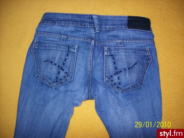 Pull and Bear rurki. Rurki biodrowki marki PULL AND BEAR
Rozm 26(S)
Stan bdb(nie idealny tylko dlatego bo były kilka razy noszone)

Długosc 96-97
Szer u góry(pas) 36
Szer w biodrach 43-44
Stan z przodu 18
sprzedaz:35 zł
Wysyłka wg cennika Poczty  - Misz-masz