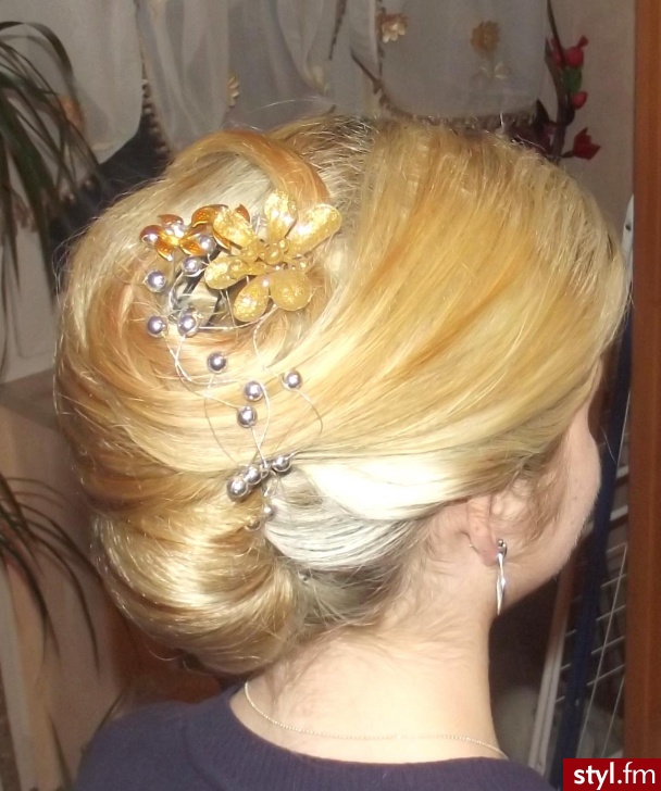Blond Upięcie Proste Wieczorowe Średnie Fryzury
