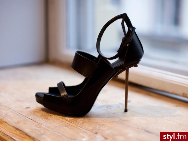 Jeżeli zdjęcie znajduje się już w galerii poproszę o link - Pozostałe Buty Moda