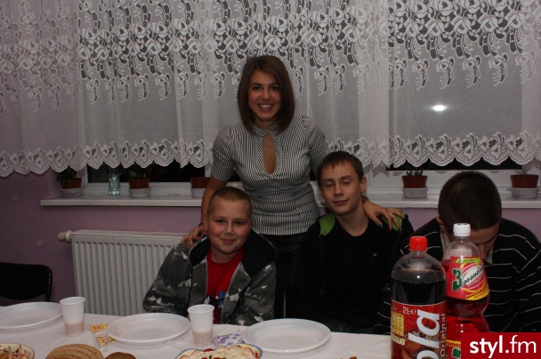 schylony w dół - Średnie Męskie Fryzury