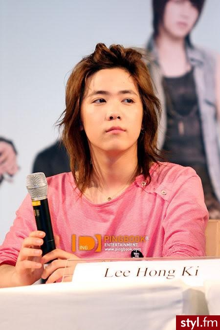 Lee Hong Ki. Lee Hong Ki - Średnie Męskie Fryzury