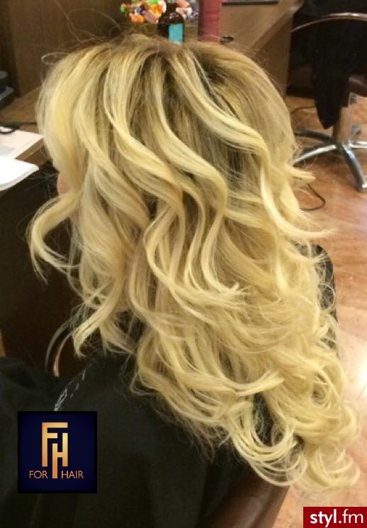 Sombre z Olaplex http://forhairsobieski.pl/ - Blond Rozpuszczone Kręcone Wieczorowe Średnie Fryzury