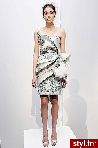 sukienka. Marchesa
Jeżeli już jest proszę o link - Pozostałe Ciuchy Moda