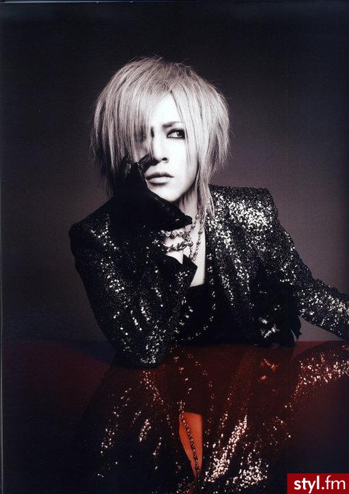 Ruki Gazette. Red - Średnie Fryzury