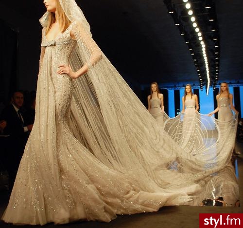 Sukienki Moda