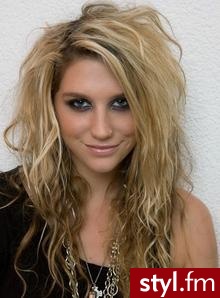 Kesha - Kręcone Na co dzień Średnie Fryzury