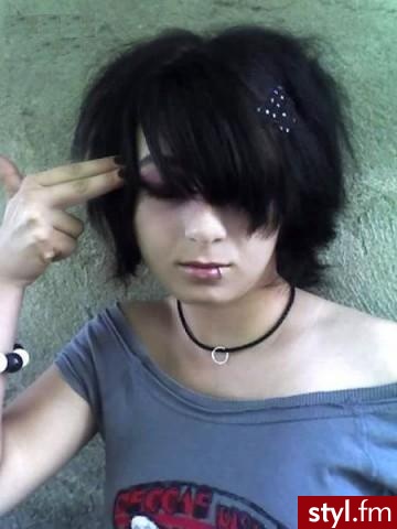 To nie jest moja fotka =] - EMO Alternatywne Średnie Fryzury