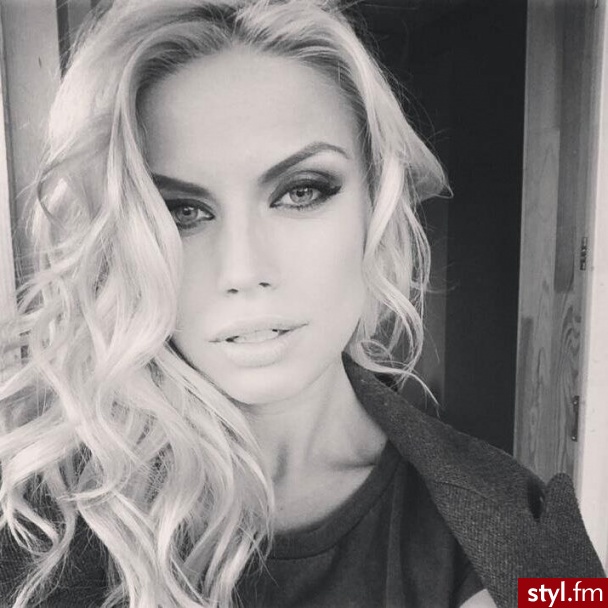 Blond Rozpuszczone Kręcone Na co dzień Średnie Fryzury