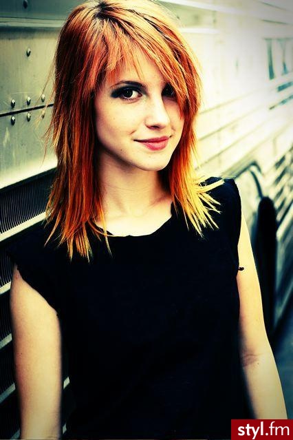 Hayley Williams ;] - Średnie Fryzury
