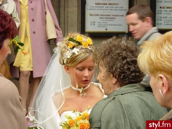 Ślubne Średnie Fryzury