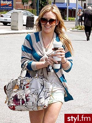 Hilary Duff z torebką od Prady z serii "Fairy". - Pozostałe Torebki Moda