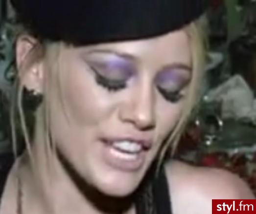 sorki za jakość ale są to prt scr z teledysku Hillary Duff - Reach Out, bardzo mi się podobają oba makijaże. - Makijaże