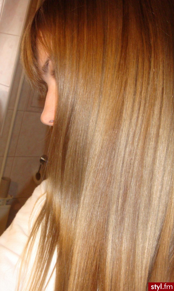 kolor bazowy średni blond (farbowany farbą garniera)farba użyta: loreal casting odcień 623 caffe latte efekt zaraz po farbowaniu - Długie Fryzury