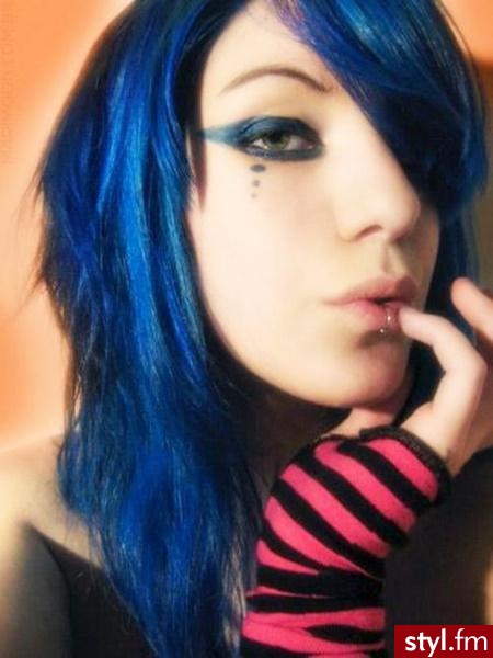 ;> - EMO Alternatywne Średnie Fryzury