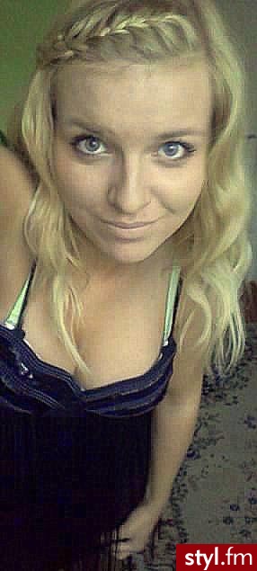 Blond Rozpuszczone Kręcone Wieczorowe Średnie Fryzury