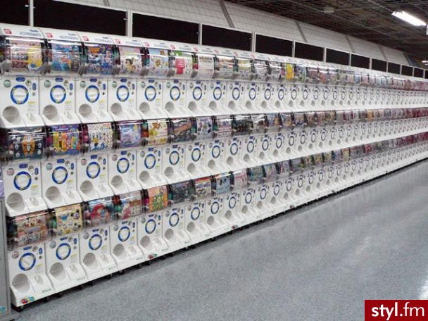 gashapon. gashapon czyli japonska wersja maszyn z duperelami w kulkach xD - Misz-masz