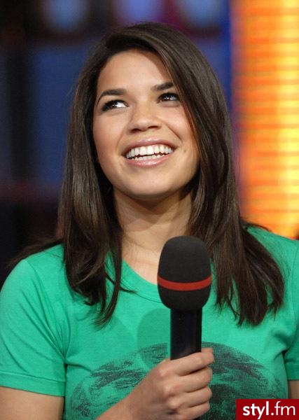 america ferrera - Średnie Fryzury