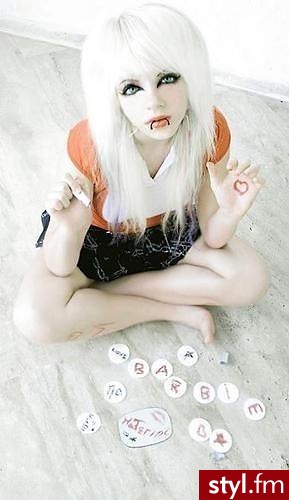 Barbie Material - EMO Alternatywne Średnie Fryzury
